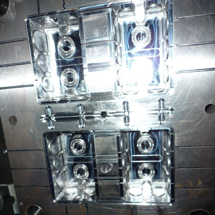 प्लास्टिक इंजेक्शन मोल्डिंग के लिए सावधानियां