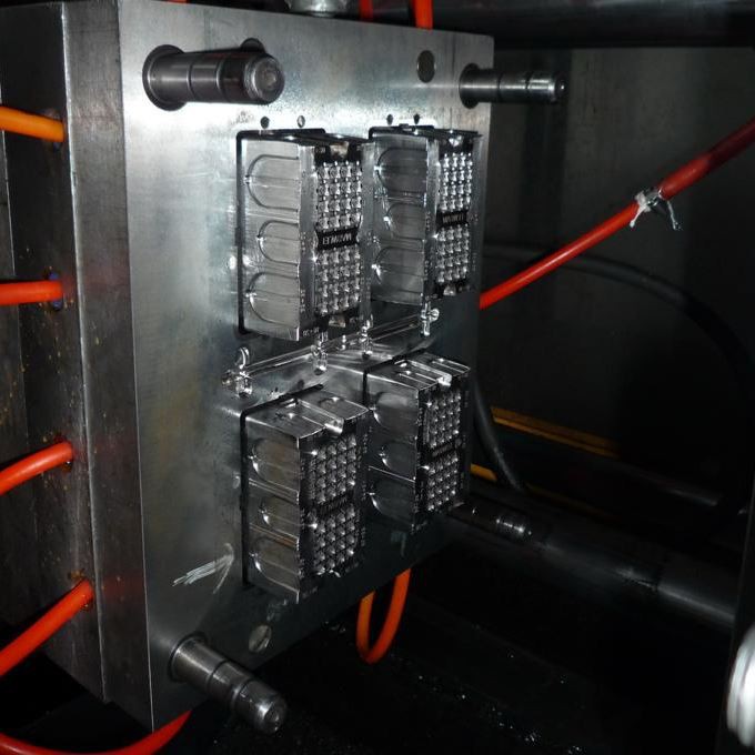 प्लास्टिक इंजेक्शन मोल्डिंग ऑपरेशन विधि