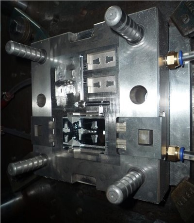 इंजेक्शन ढालना स्विच करें